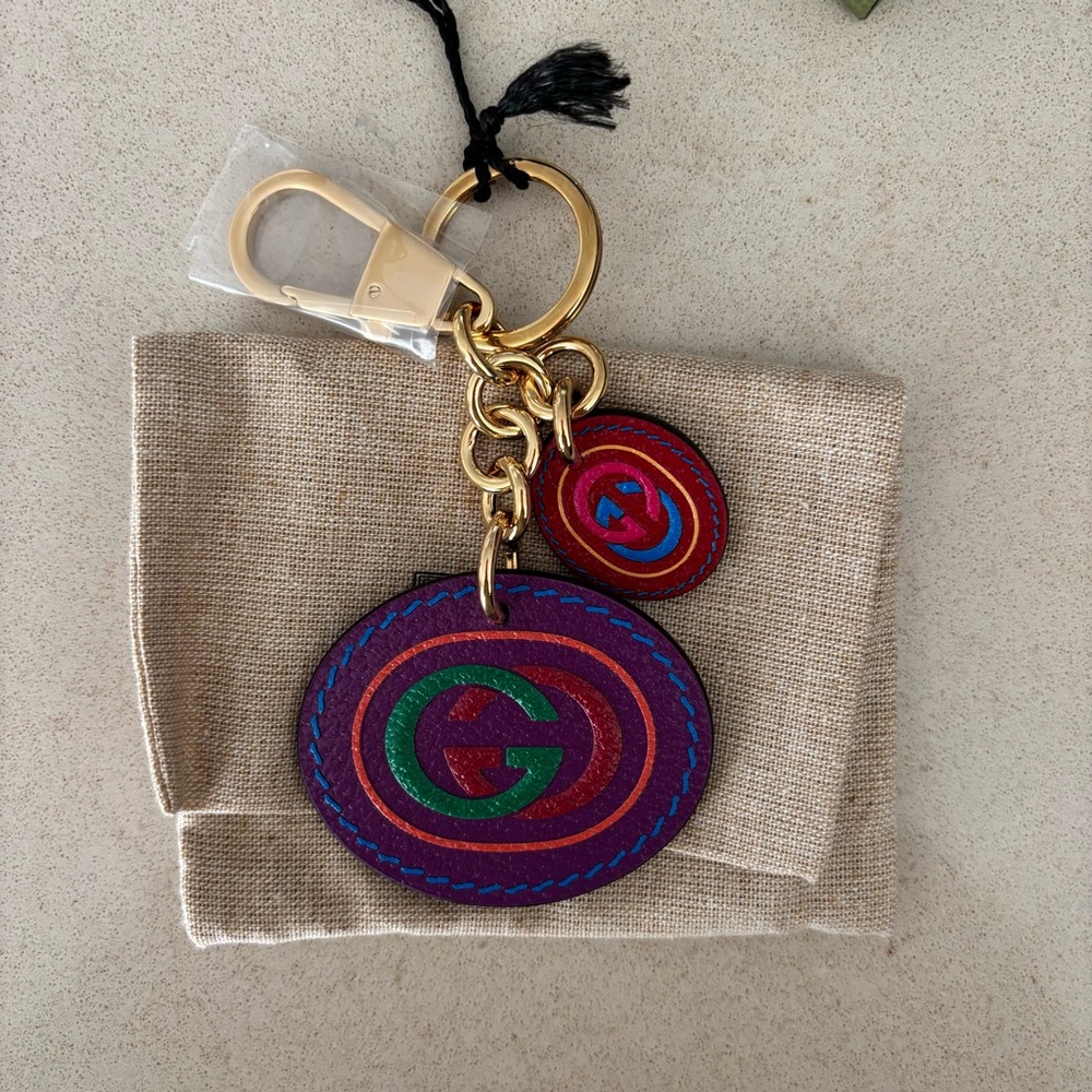 Gucci Interlocking G Keychain - Picture 3 of 11